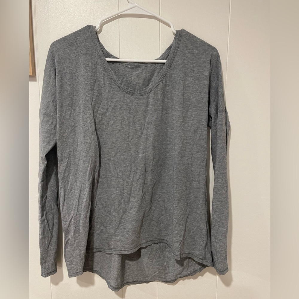 Lululemon gray long sleeve shirt size 6
